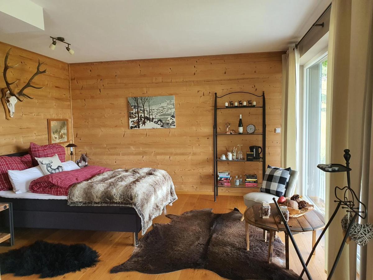 River Mosel Holiday Homes, Meerfeld Studio With A Lake View Екстериор снимка
