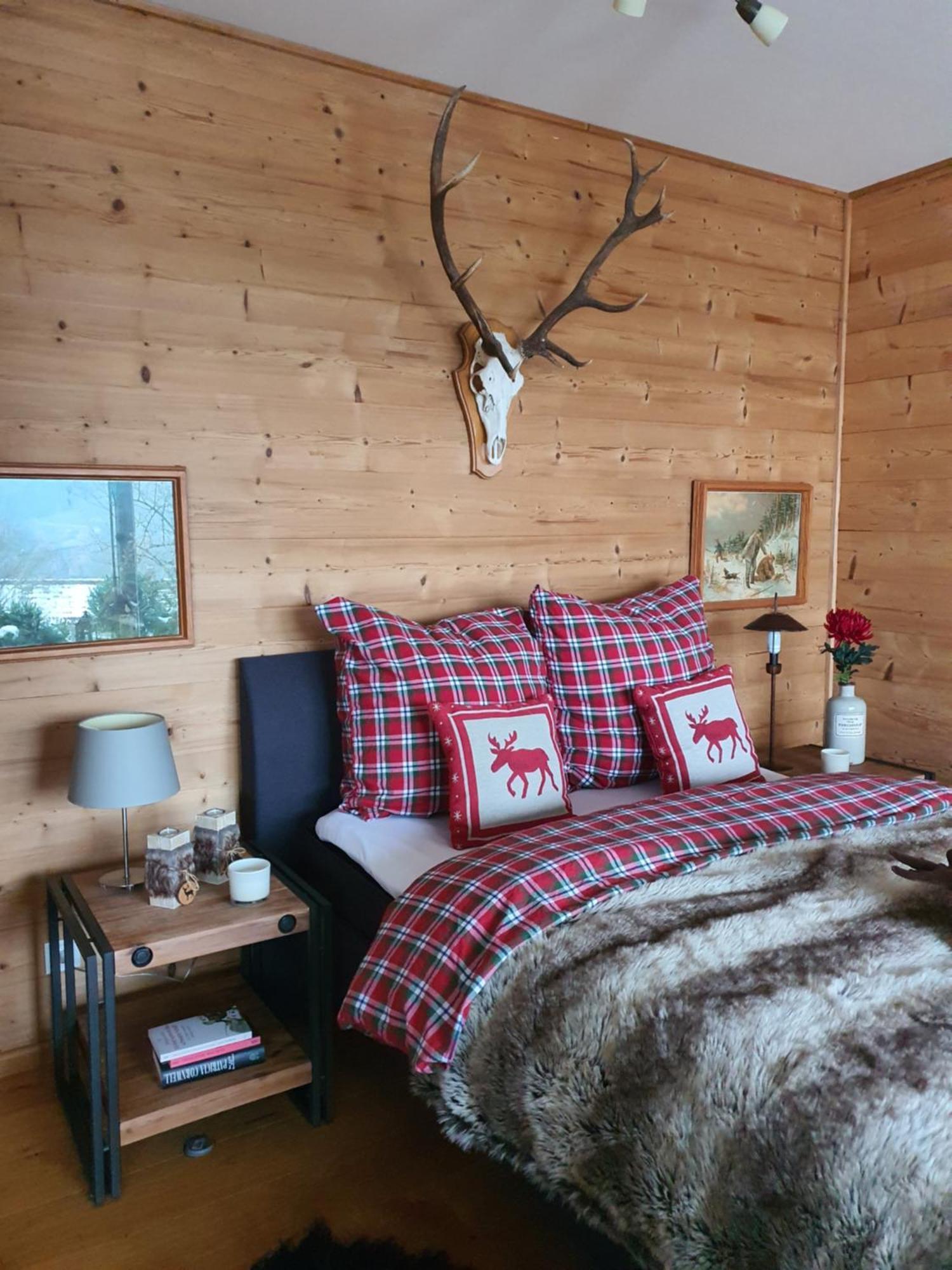 River Mosel Holiday Homes, Meerfeld Studio With A Lake View Екстериор снимка