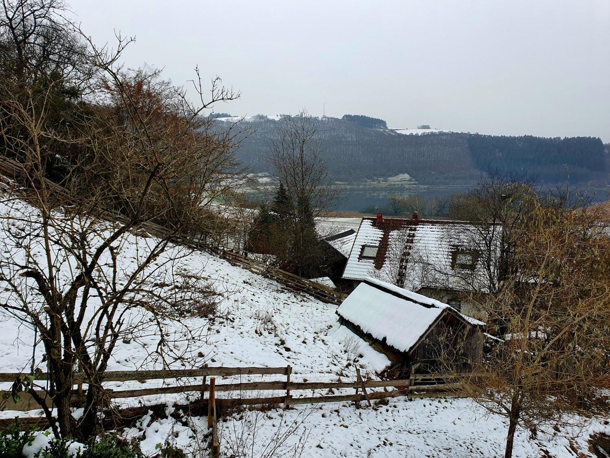 River Mosel Holiday Homes, Meerfeld Studio With A Lake View Екстериор снимка