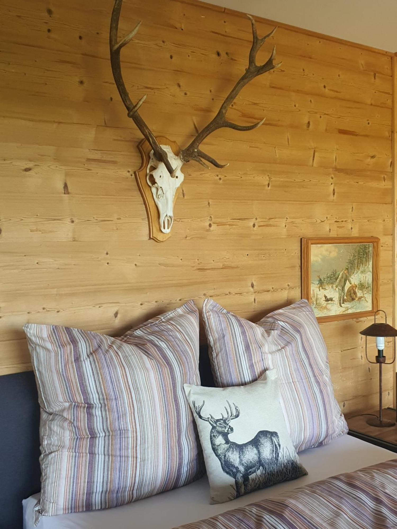 River Mosel Holiday Homes, Meerfeld Studio With A Lake View Екстериор снимка