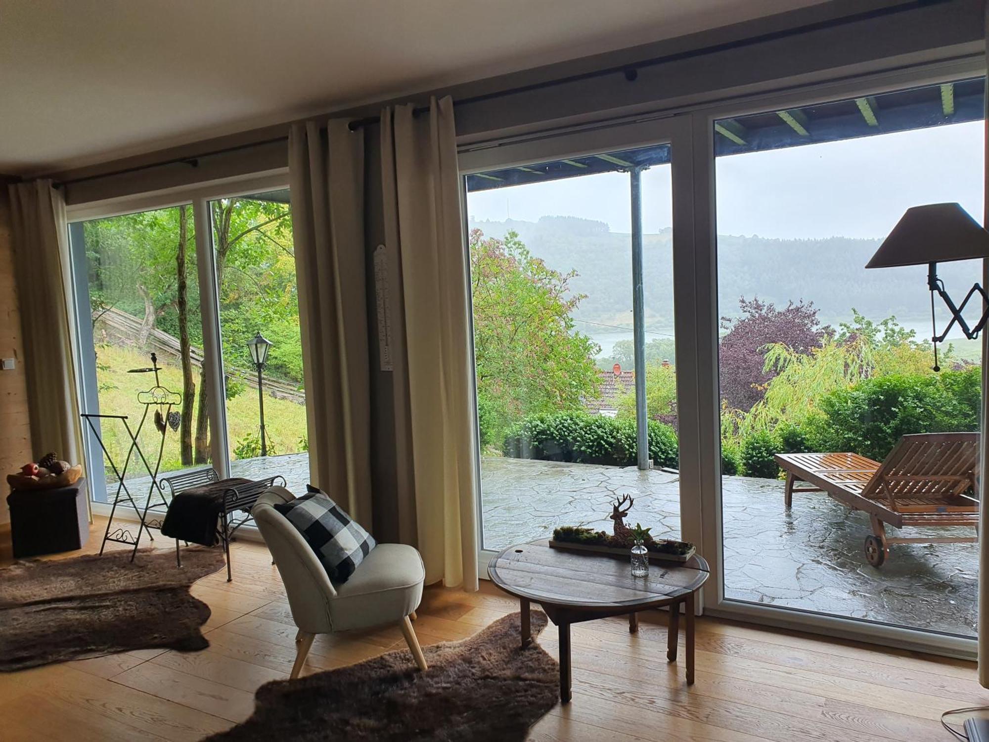 River Mosel Holiday Homes, Meerfeld Studio With A Lake View Екстериор снимка