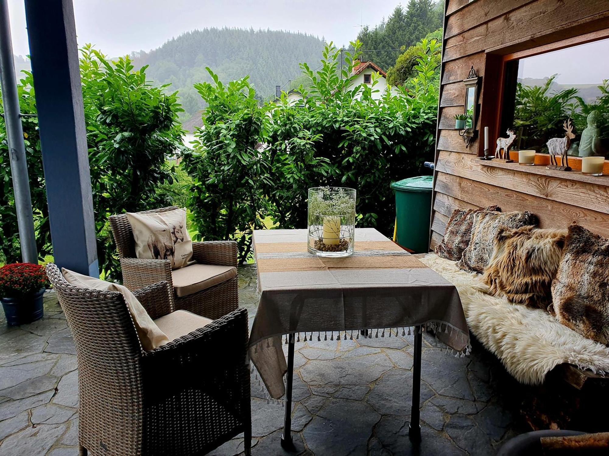River Mosel Holiday Homes, Meerfeld Studio With A Lake View Екстериор снимка