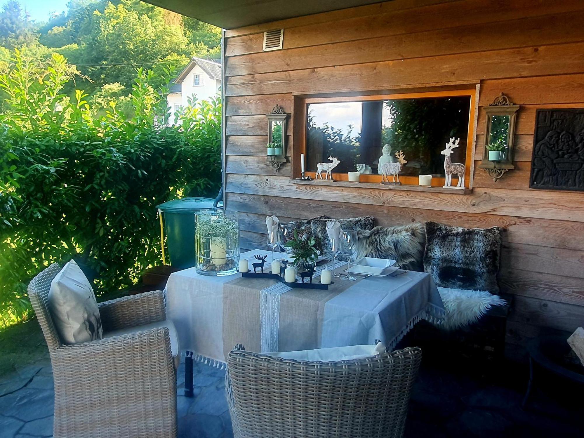 River Mosel Holiday Homes, Meerfeld Studio With A Lake View Екстериор снимка
